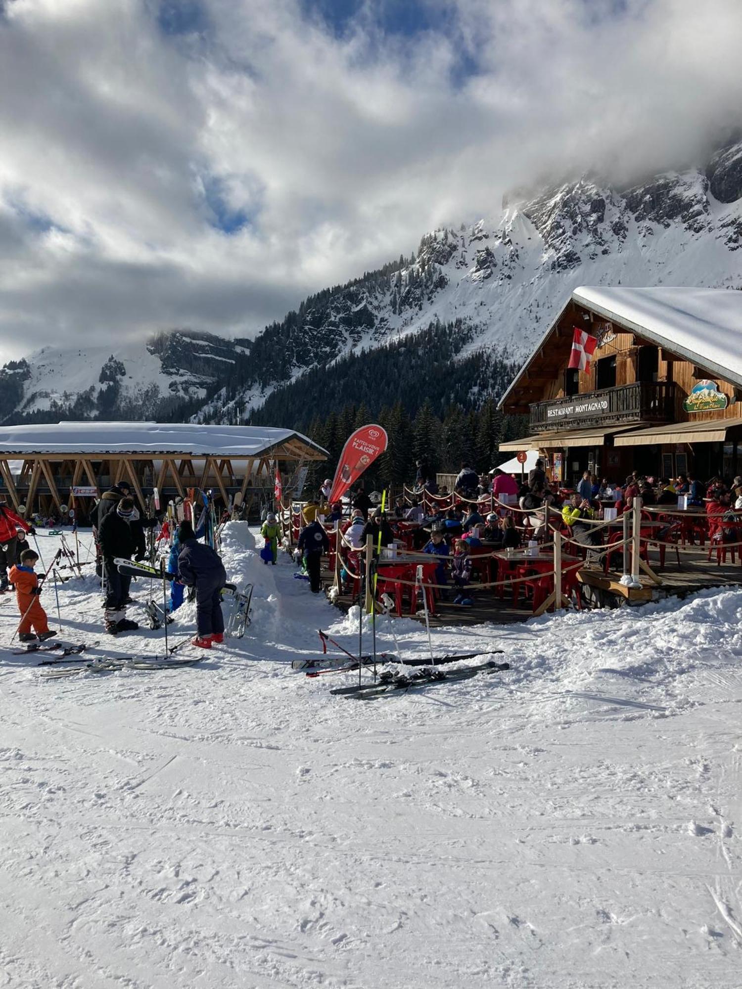 Les Edelweiss Mont-Blanc - Gite Classe 3 Etoiles Паси Екстериор снимка